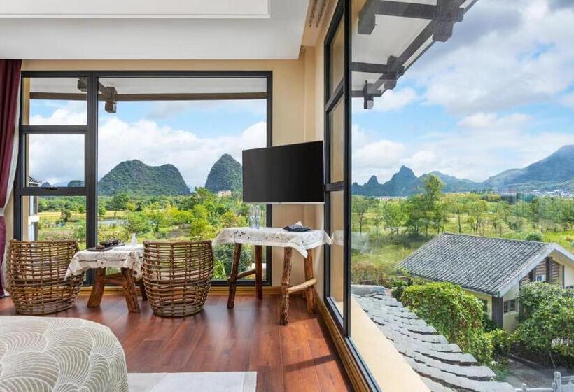 带特大床的豪华房间, Guilin Village Creek Inn  Free Shuttle Bus To Train Railway Station Over 3 Nights One Way
