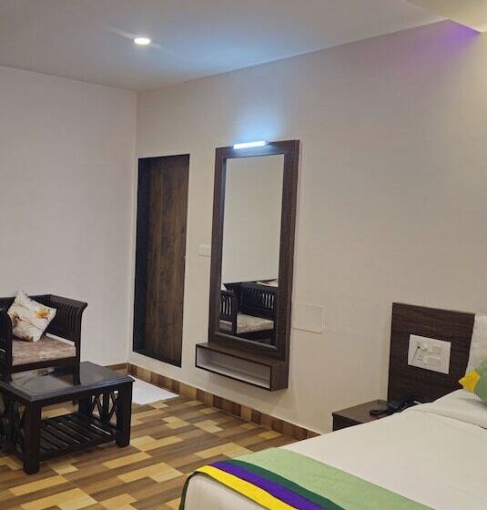 Номер Deluxe, Treebo Elite Plaza, 700 Mtrs From Madikeri Fort