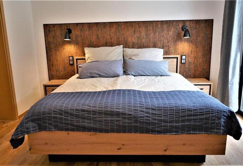 Номер Стандарт, Haus Moselliebe Charmantes Fruehstuecks Zimmer Mit Balkon Und Blick Auf Die Mosel Raucherfreihaus