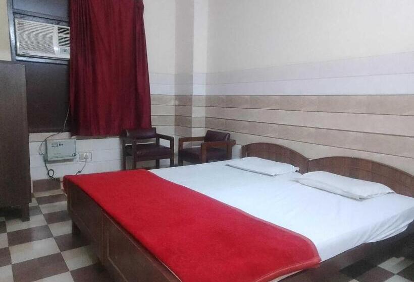 اتاق کلاسیک سه تخته, Oyo Ram Krishna Palace