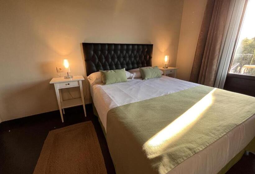 غرفة قياسية مزوَّدة بتراس, Resort Hípico El Hinojal