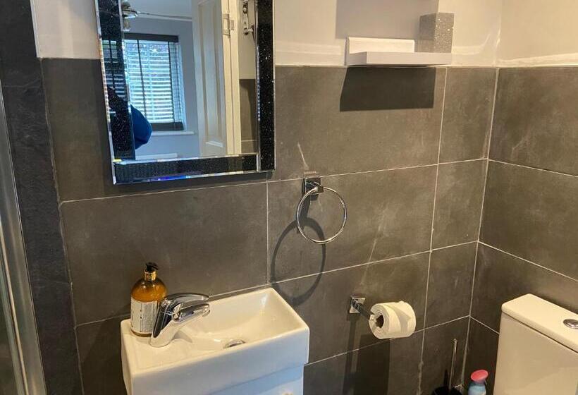 Номер Deluxe, Wisteria House Perfect For Contractors & Business
