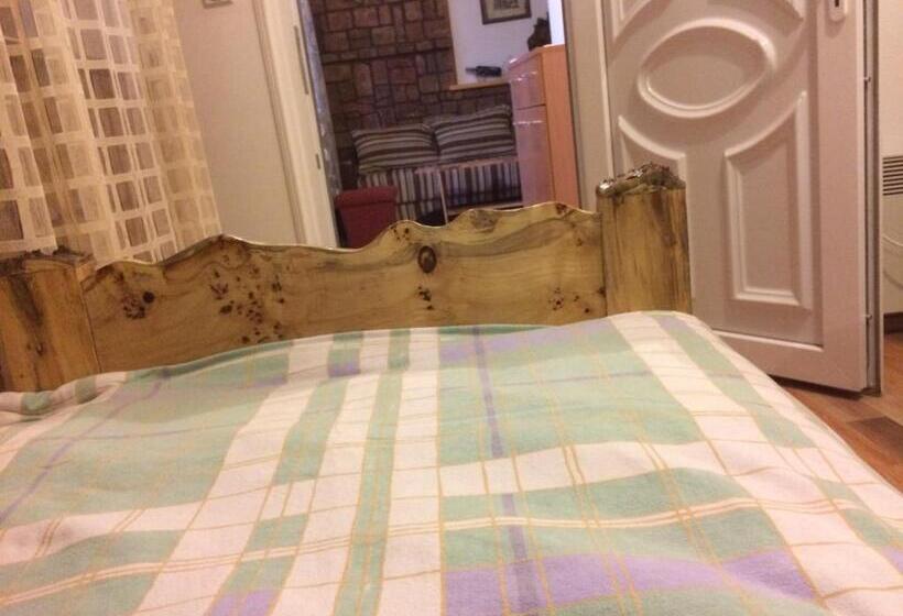 اتاق ساده سه‌ نفره, Hostel Arijana