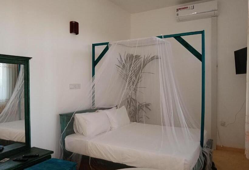 Номер Стандарт Кровать Кинг Адаптированный для Инвалидов, South Sea Villa
