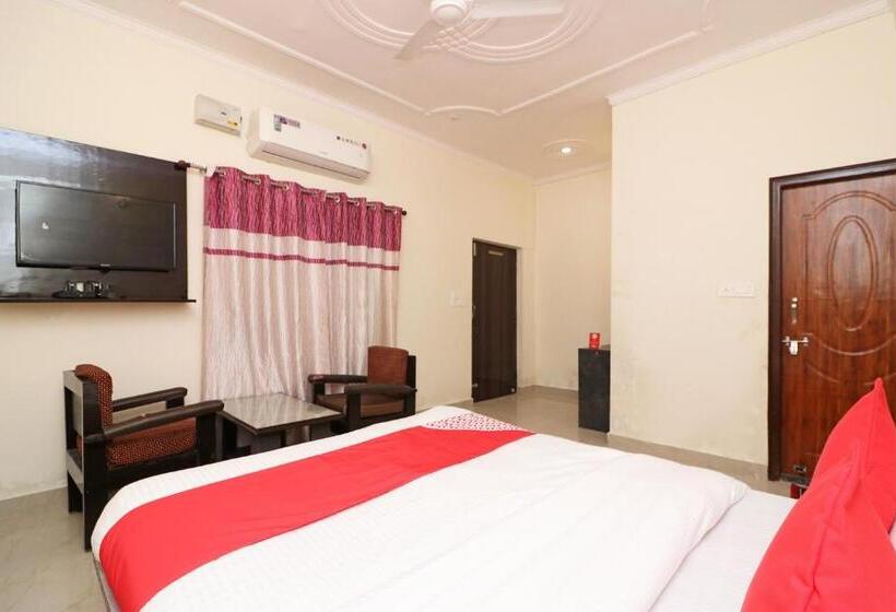 스탠다드 룸, Oyo Dev Hills Hotels & Resorts