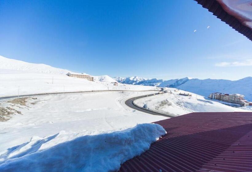 اتاق استاندارد چهار تخته, Snow House