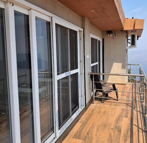 Номер Стандарт с Балконом, Hillview Rooms By 29 Bungalow