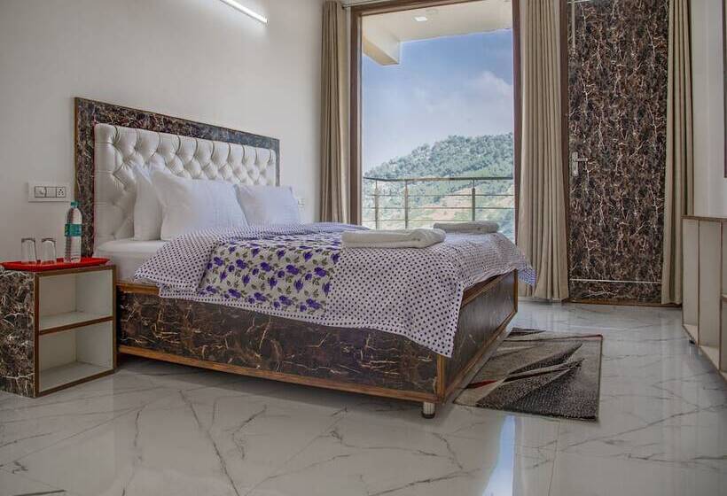 Номер Deluxe, F S Kasauli