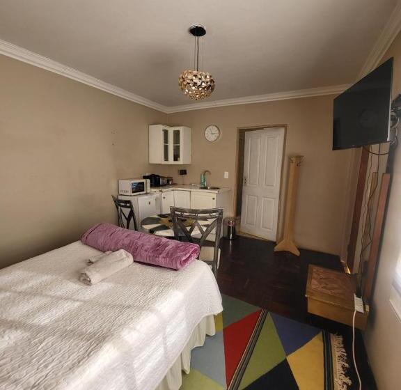 اتاق لوکس, The Signature Venue And Guesthouse