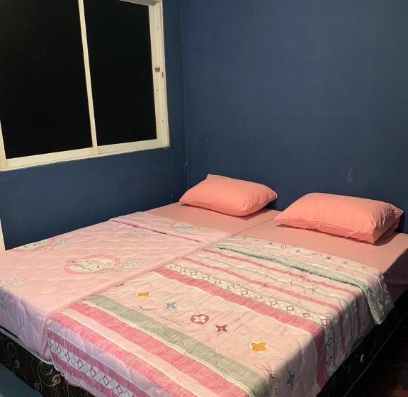 اتاق استاندارد با سرویس بهداشتی مشترک, Green Apple Hostel Khaosan
