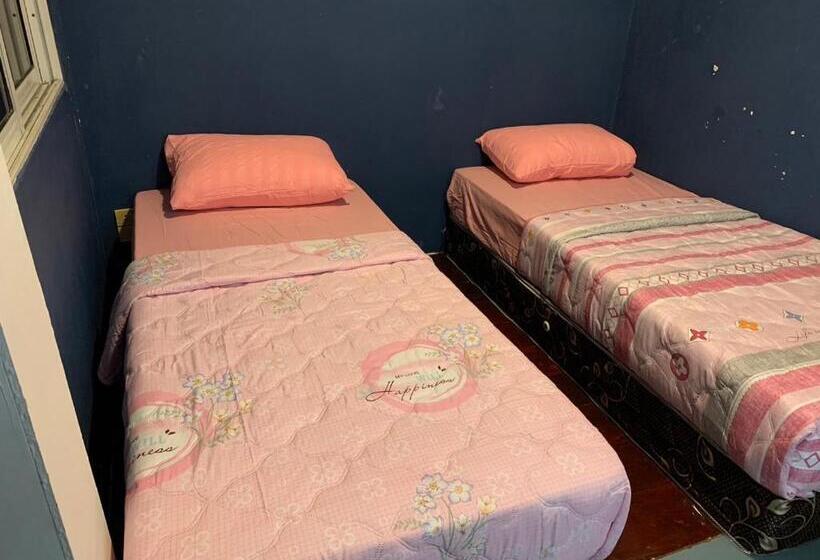 اتاق استاندارد با سرویس بهداشتی مشترک, Green Apple Hostel Khaosan