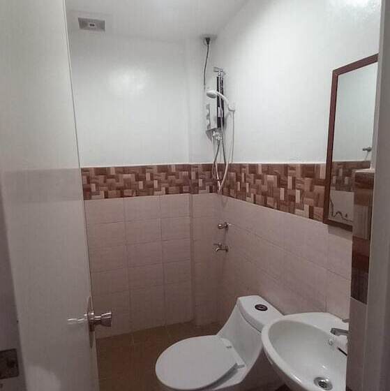 اتاق استاندارد, Oyo 1037 Lendes Tourist Inn Main