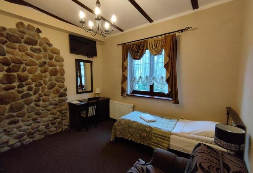 １ベッドルームハウス, Motel Tower