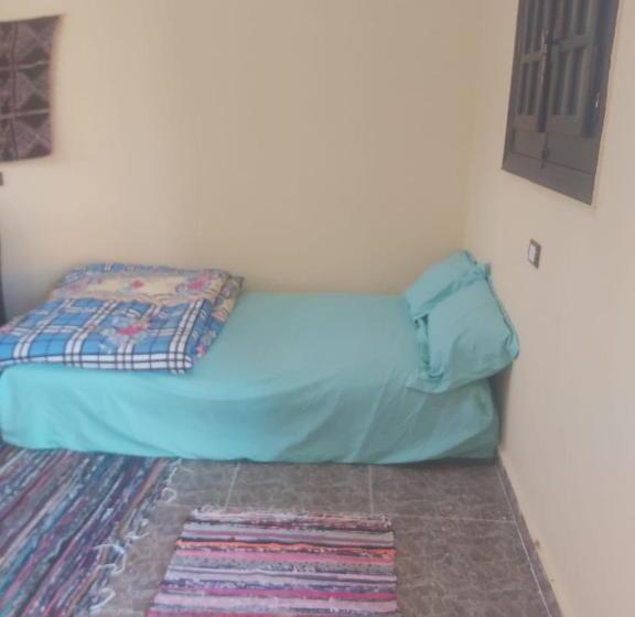 اتاق استاندارد, Oum House