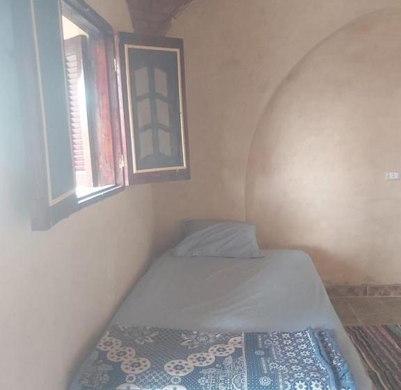 اتاق استاندارد, Oum House