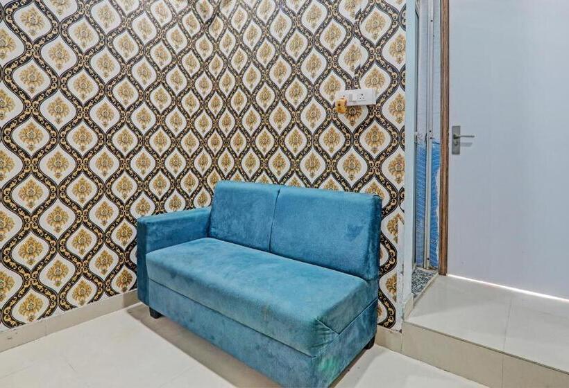 اتاق کلاسیک سه تخته, Oyo Flagship Bhoomi Palace