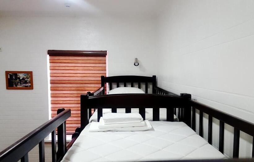 تختخواب در اتاق مشترک, Hostel Bravo