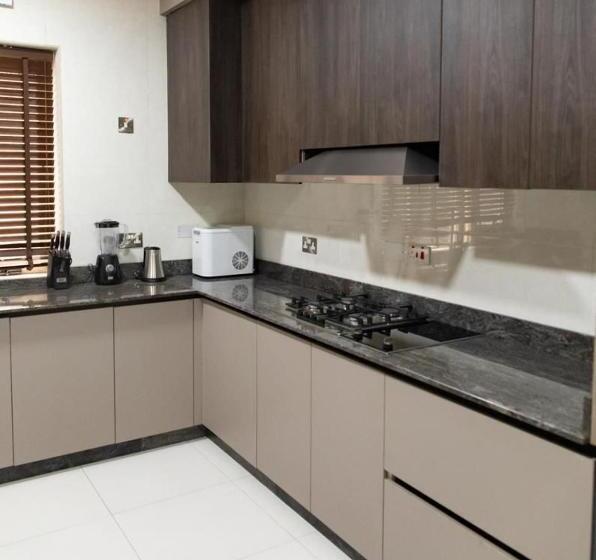 آپارتمان 1 خوابه با چشم‌انداز استخر, Metro Apartments