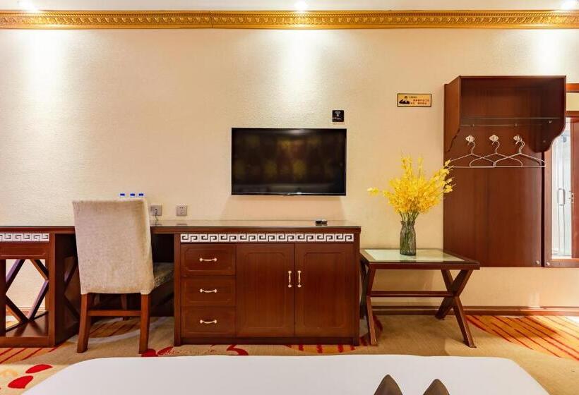 Трехместный Номер Deluxe, Floral Hotel · Shangri La Blue Sky