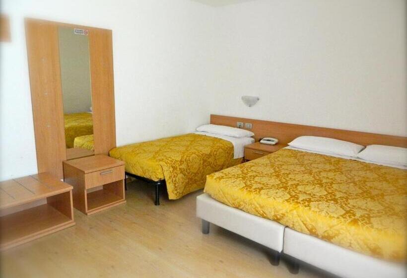 스탠다드 트리플 룸, Albergo Montecroce