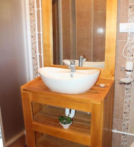 اتاق استاندارد با سرویس بهداشتی مشترک, Guesthouse Edelnice