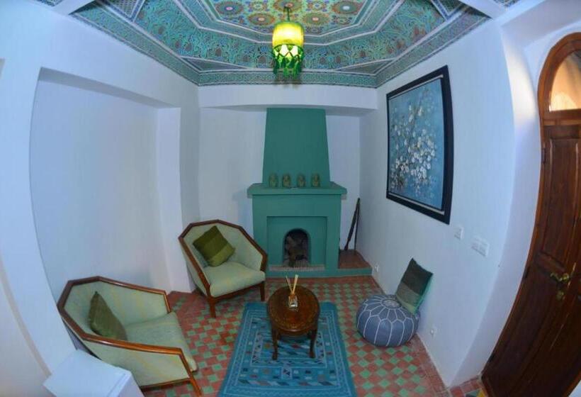 اتاق لوکس, Ryad Escondido