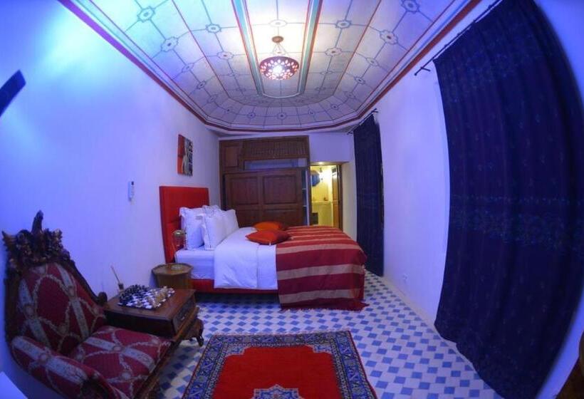 اتاق لوکس, Ryad Escondido