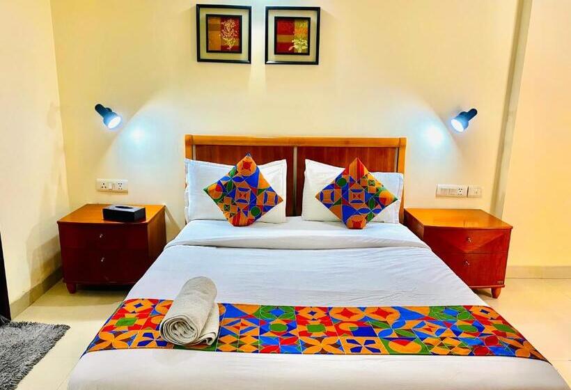 Номер Deluxe Кровать Кинг, Signature Suite Noida Sector 51 Couple Friendly