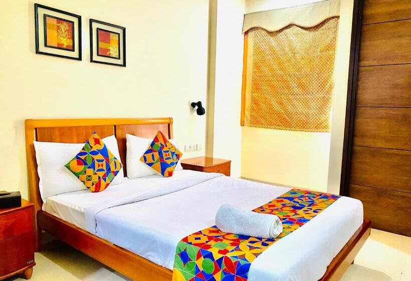 Номер Deluxe с Балконом, Signature Suite Noida Sector 51 Couple Friendly