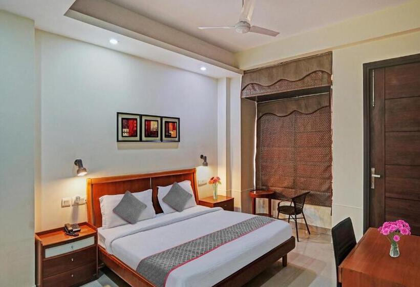 Номер Deluxe с Балконом, Signature Suite Noida Sector 51 Couple Friendly