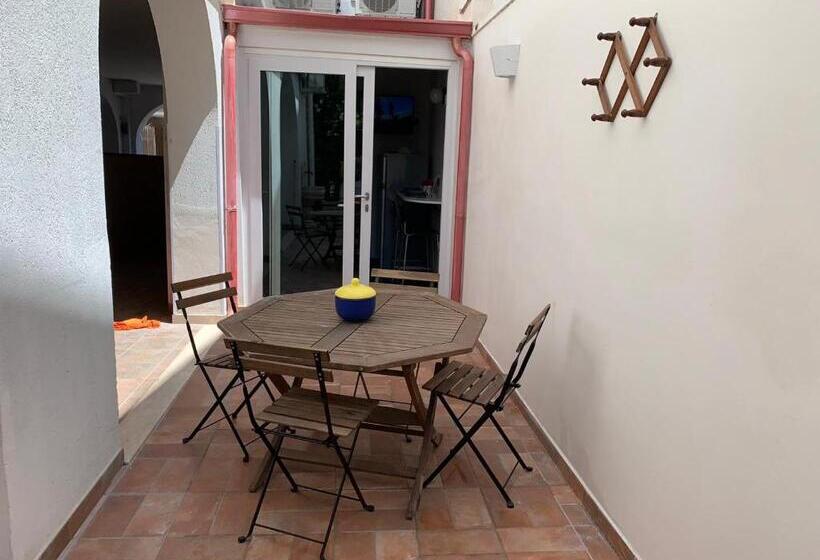 Апартаменты 1 Спальня Нижний Этаж, Villa Gaudì