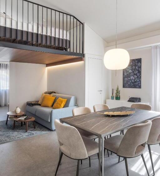 Полулюкс, 3 Vie Restaurant & Rooms