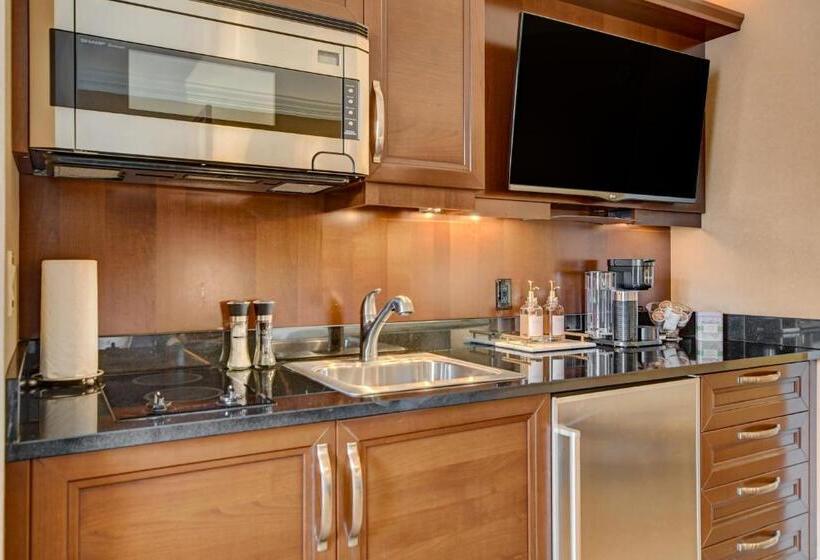 سوییت جونیور با بالکن, Balcony Strip View Suite  Mgm Signature Tower 3