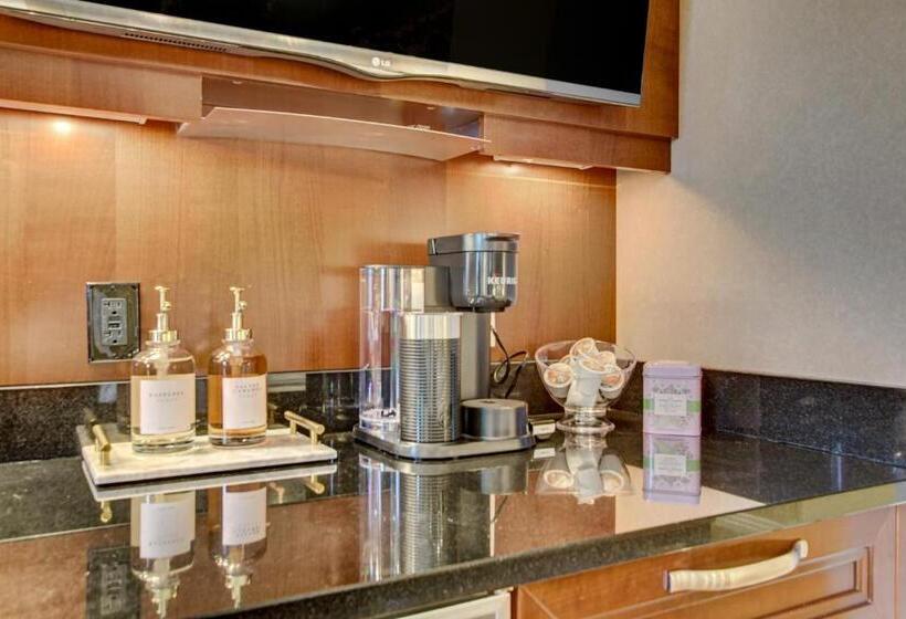 سوییت جونیور با بالکن, Balcony Strip View Suite  Mgm Signature Tower 3