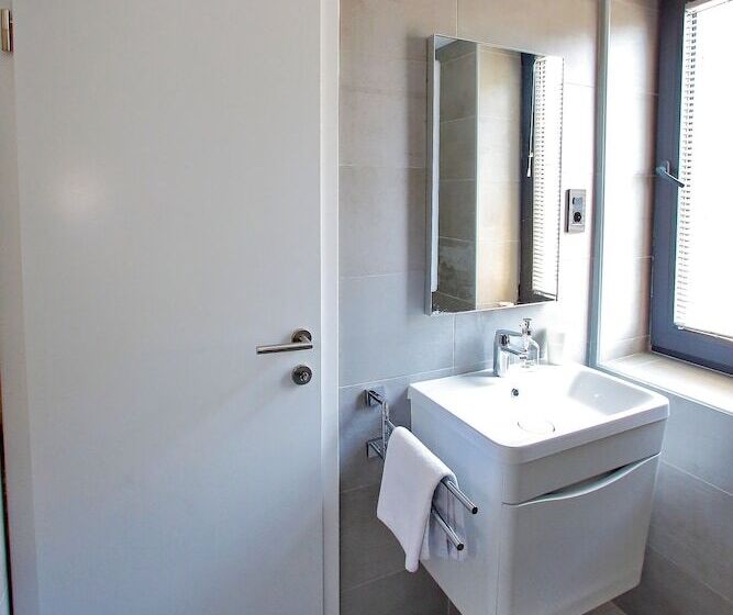 스탠다드 스튜디오 (테라스구비), Guverna New City Accommodation