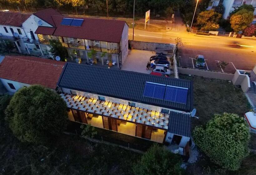 스탠다드 발코니 스튜디오, Guverna New City Accommodation