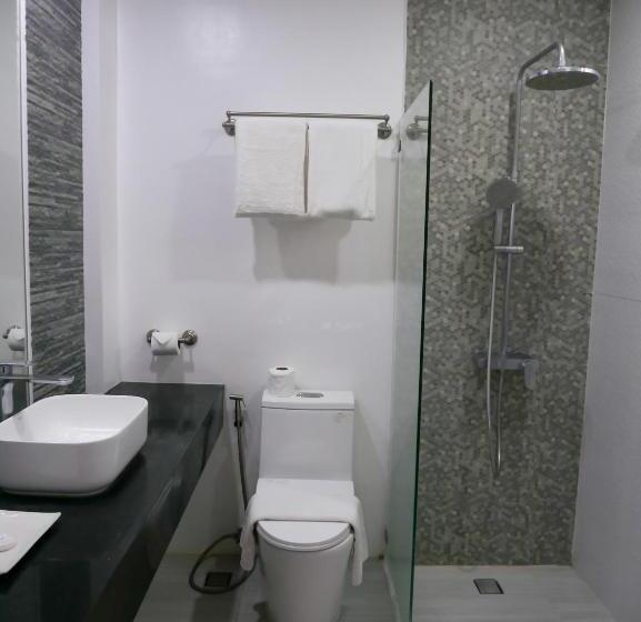 اتاق لوکس با چشم‌انداز استخر, Hava Resort Calatagan
