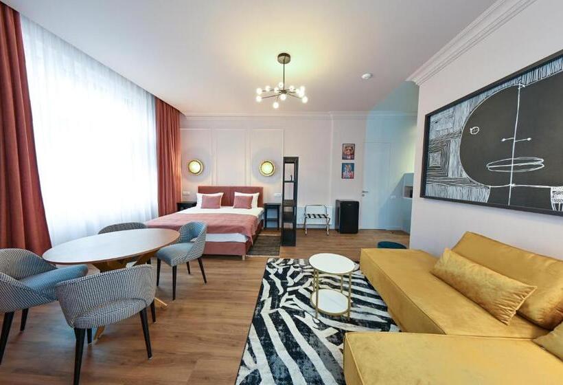 Standard Studio Kingsize Seng, Leda Residence