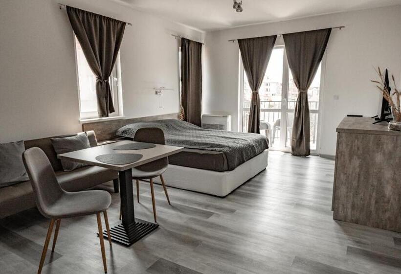 اتاق لوکس, July S Guest House