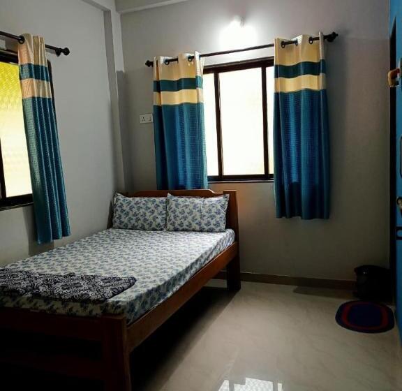 Номер Deluxe, Aana Guest House Shiroda