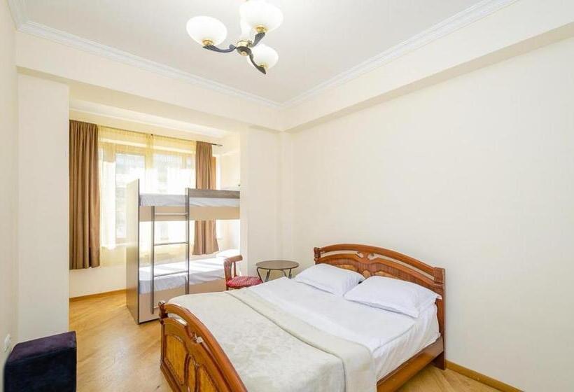 패밀리 룸 공용 욕실, Areva Hostel & Apartment