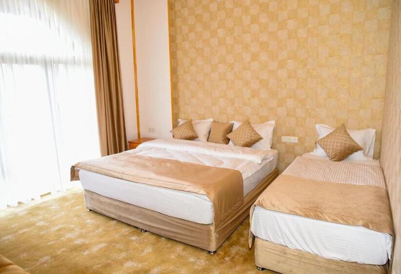 اتاق استاندارد سه تخته با بالکن, Bmg Hotel By Grigoryans Group
