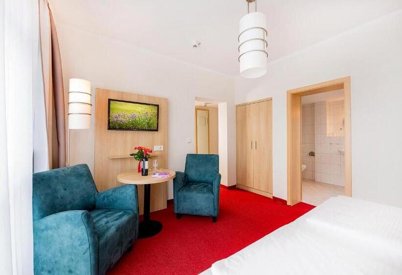 스탠다드 트리플 룸, Garni Eden Hotels