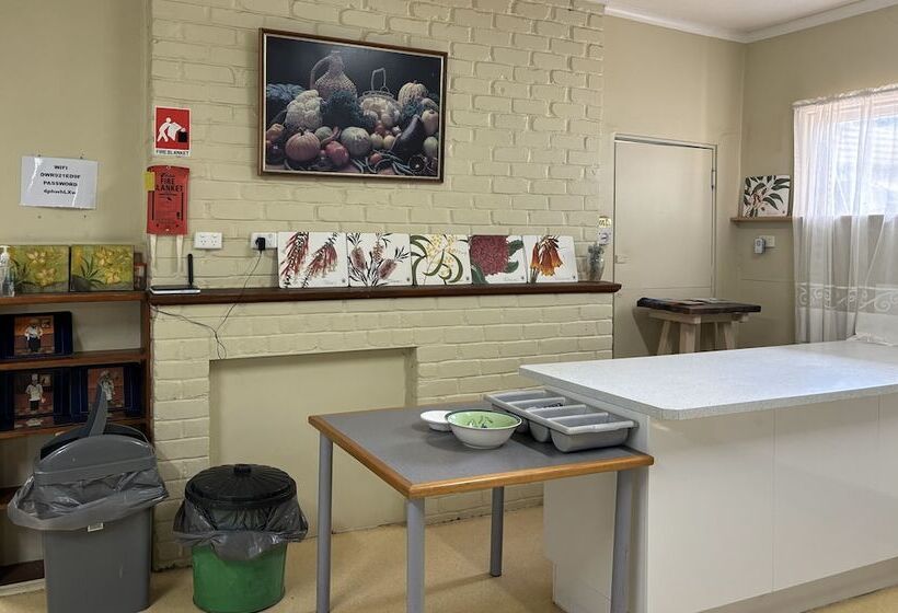 اتاق استاندارد با سرویس بهداشتی مشترک, Broken Hill Tourist Lodge