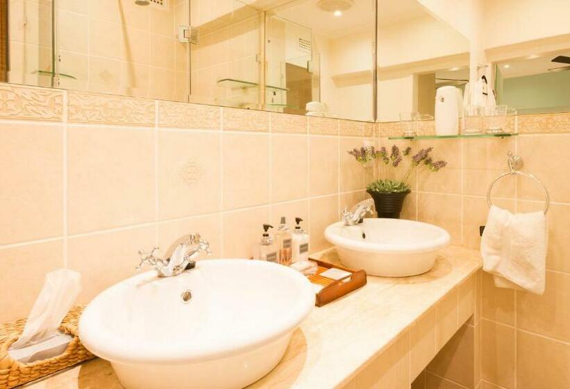 Quarto Estandar, Five Burnham Guest House