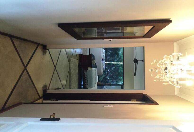 Suite, Five Burnham Guest House