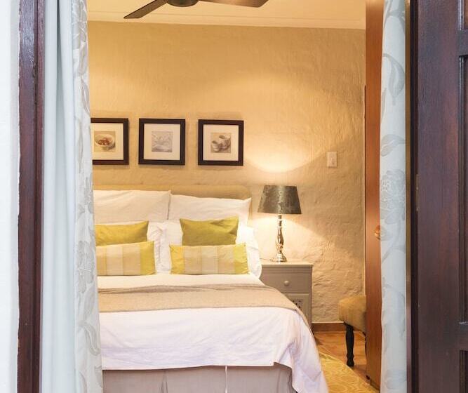 Quarto Estandar, Five Burnham Guest House