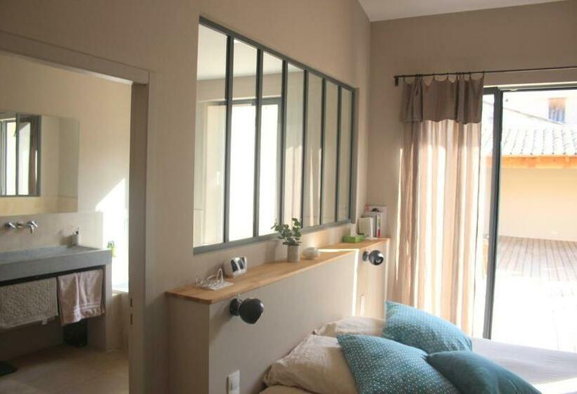 Suite with Terrace, La Magnanerie De L'isle B&b