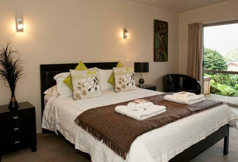 سوییت لوکس, B&b@the Redwoods