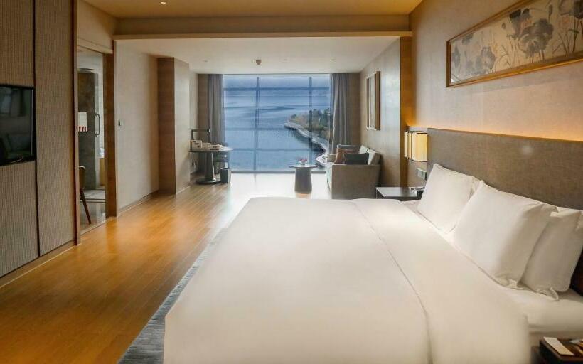 스탠다드 룸 킹사이즈 침대, Crowne Plaza Hangzhou Thousand Island Lake, An Ihg